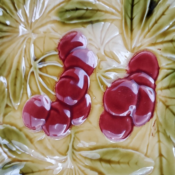 Vintage Majolica cherry dessert plate by Sarreguemines - Picture 6 of 6